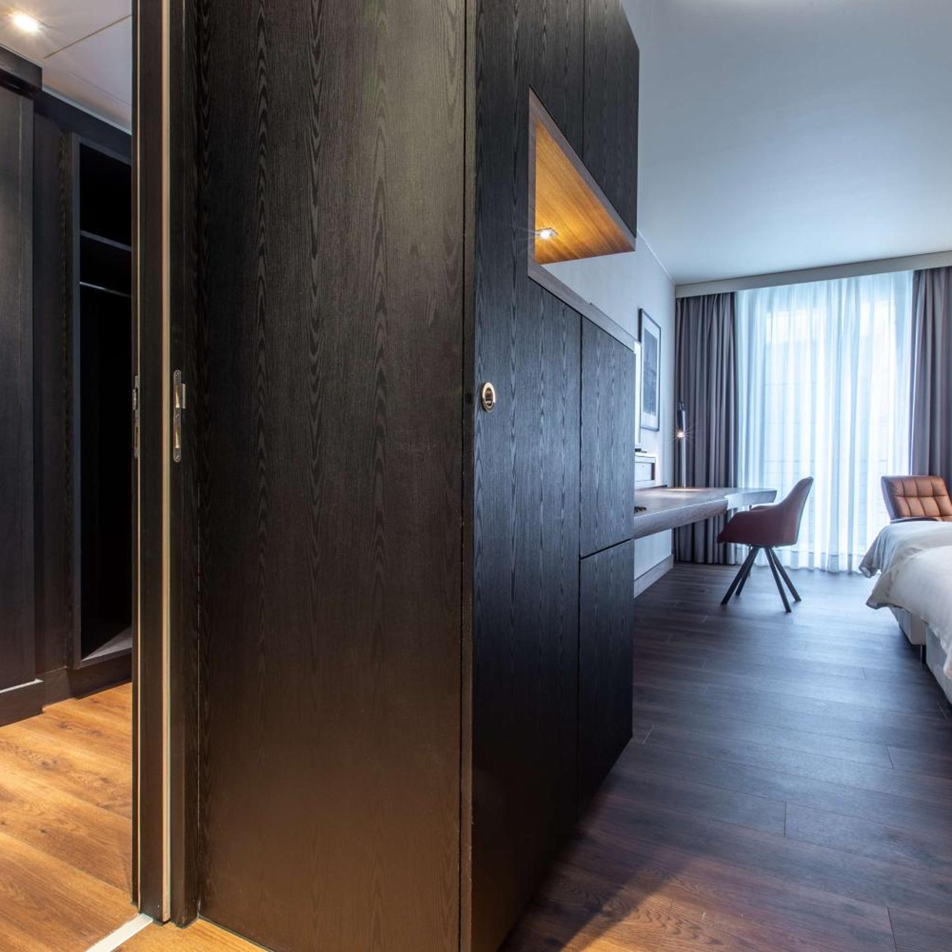 غرفة بريميوم بشرفة، Radisson Blu Hotel Cologne 10/10