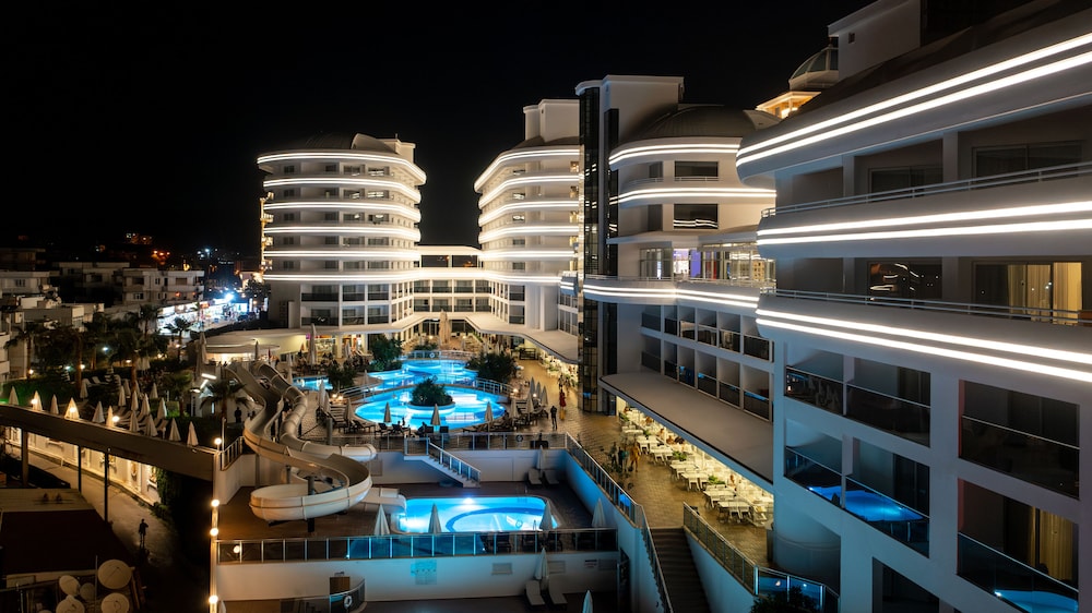 Laguna Beach Alya Resort & SPA 4/50