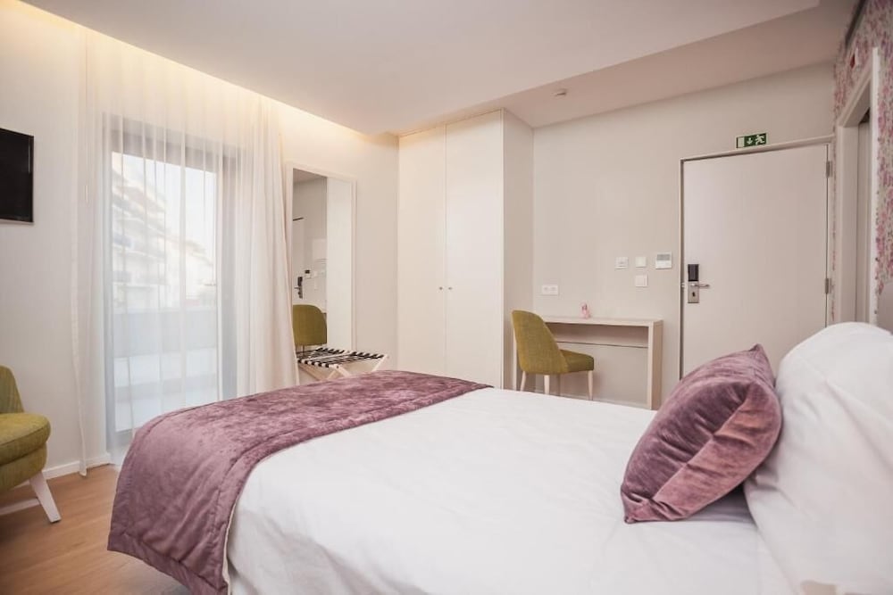 Essence Inn Marianos 26/67