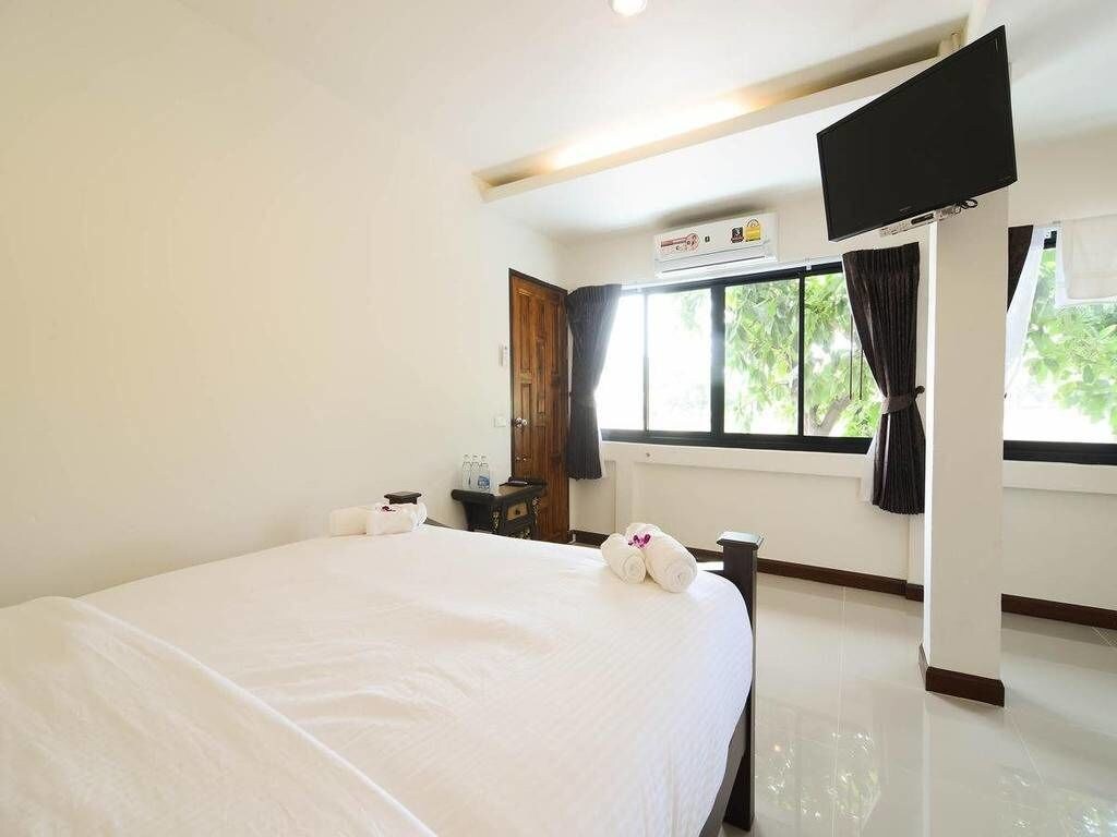 DELUXE, DOUBLE BED, RIVER VIEW