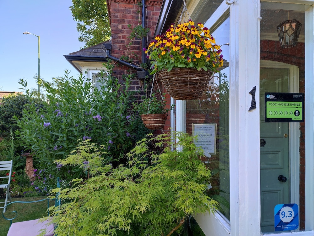 Anton Guest House Bed and Breakfast 40/50