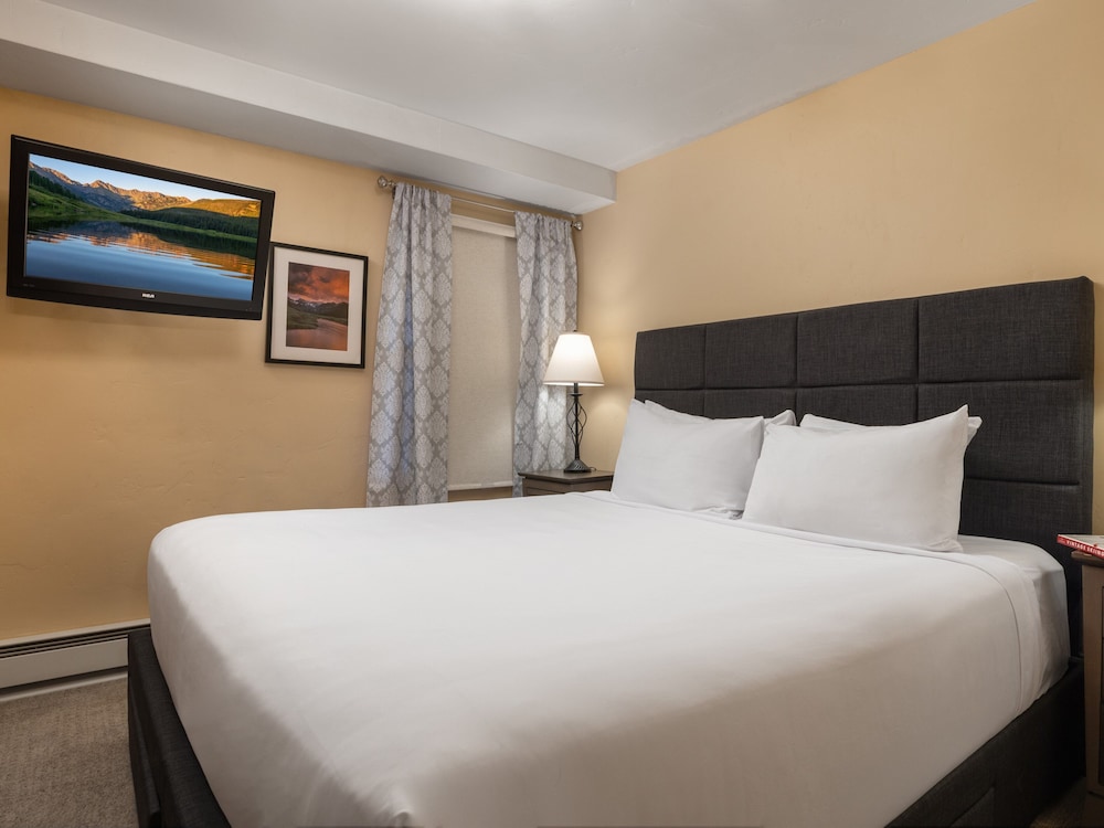 Condo, Landmark, Premier, Queen Bed