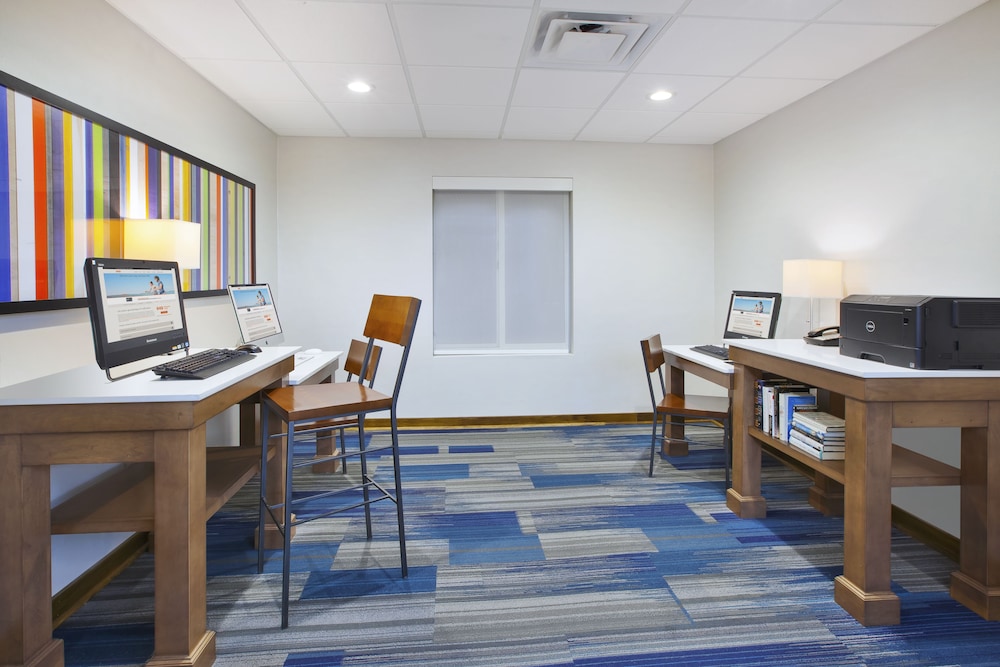 Holiday Inn Express Hotel Suites Auburn Hills 56/65