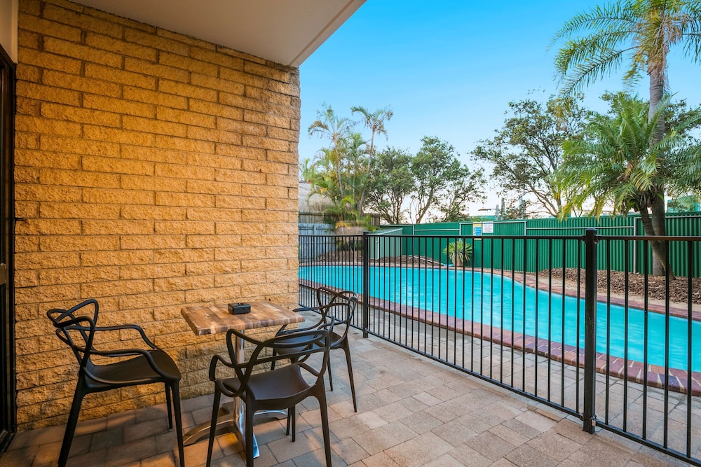 Nightcap At Kawana Waters Hotel 61/65