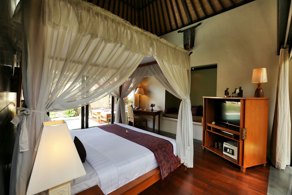 THE SANYAS SUITE 25/72