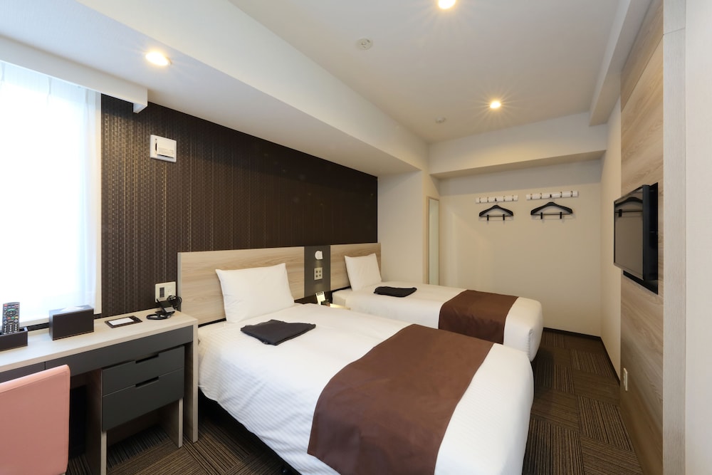 ROOM, TWIN BEDS
