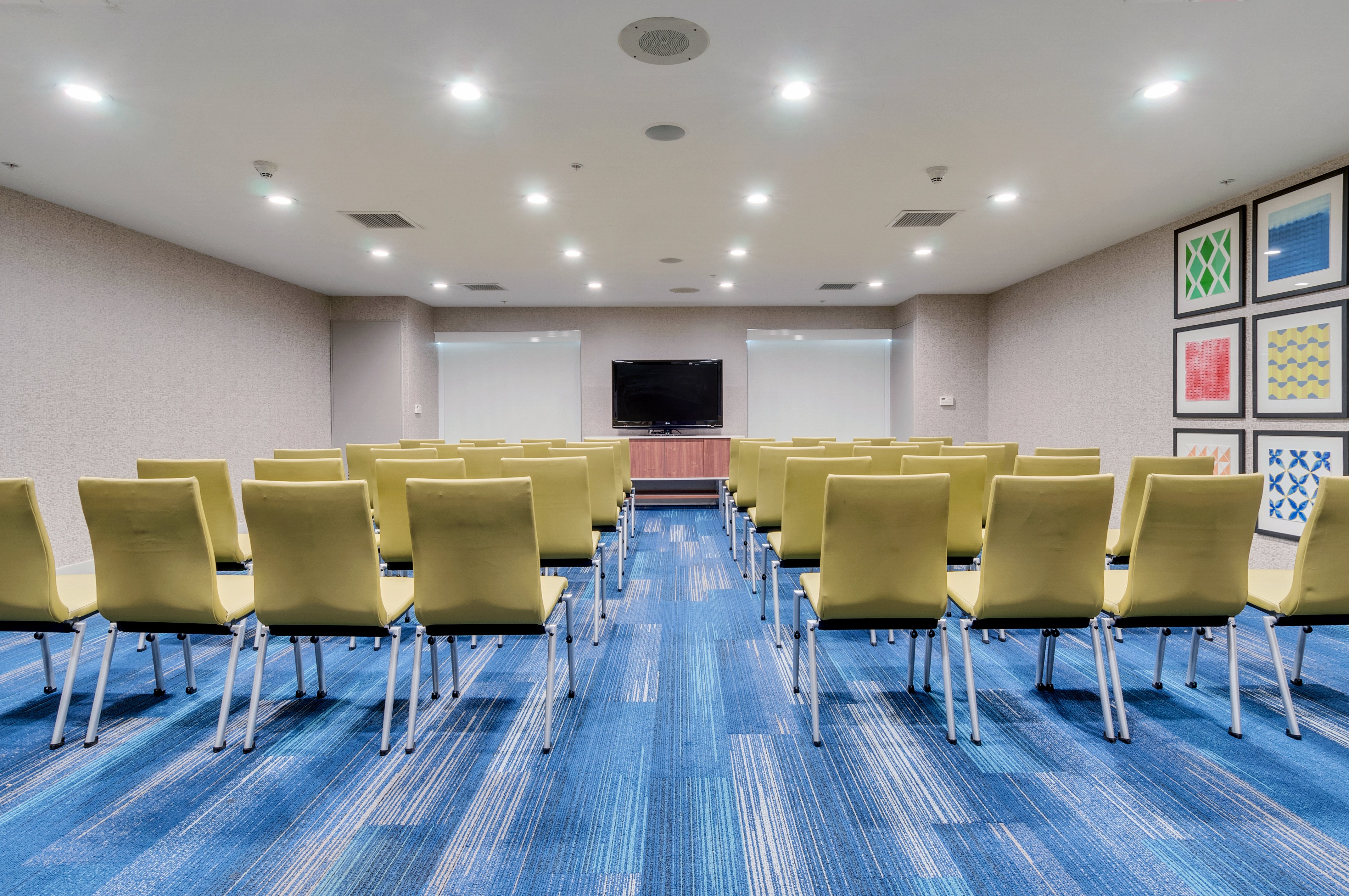 Holiday Inn Express Hotel And Suites Lake Elsinore 52/61