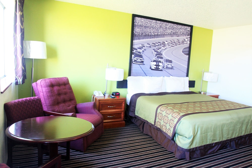 Super 8 by Wyndham South Boston VA 21/31