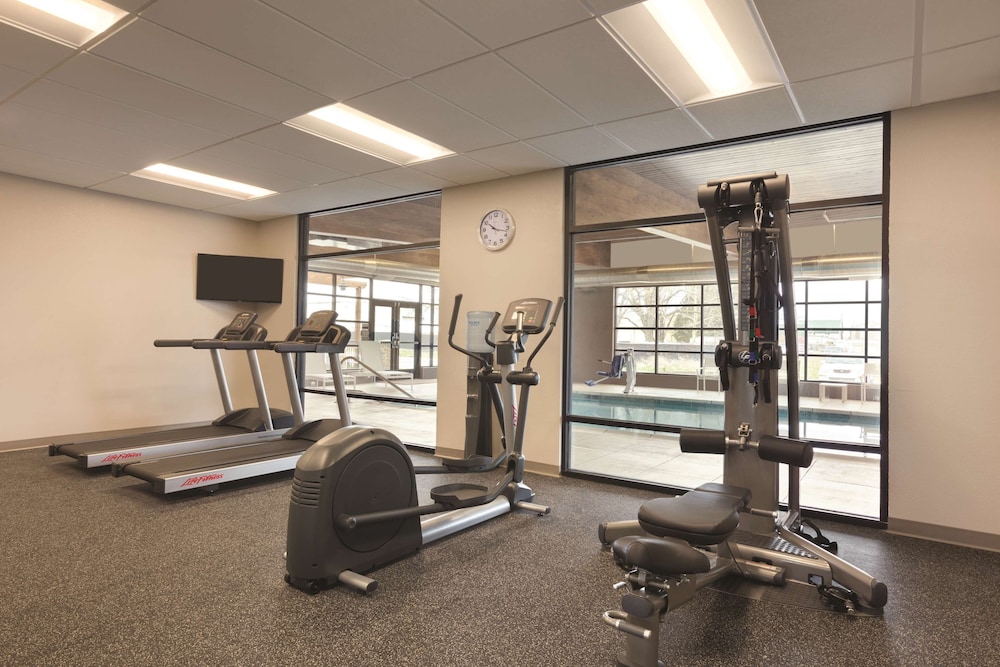Country Inn & Suites by Radisson Lawrence KS 19/38