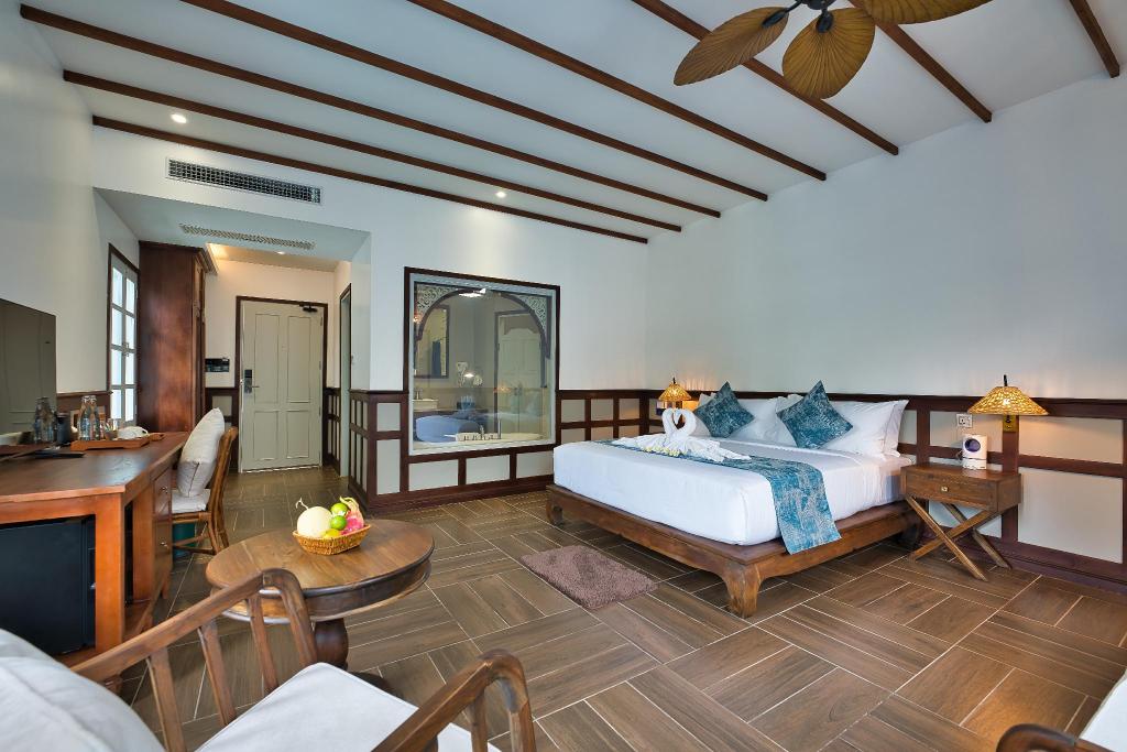 غرفة بسرير كينج بإطلالة على المسبح، Mybanlao Hotel 6/10