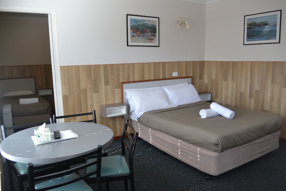 HOBART TOWER MOTEL 15/43