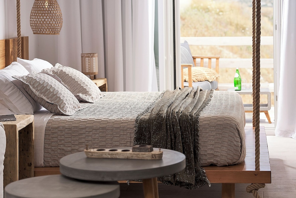 Nirome Luxury Suites 47/50