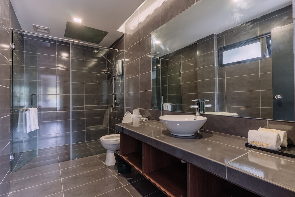 Roxy Sematan Villa And Townhouse 58/60