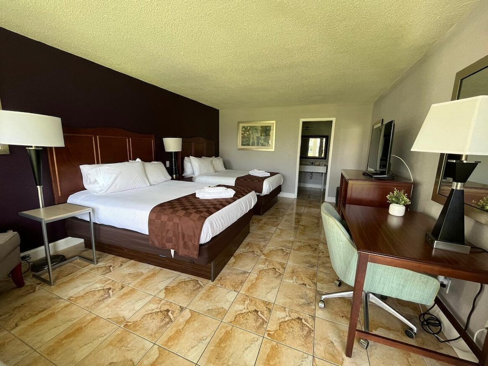 Heritage Park Inn 5/14