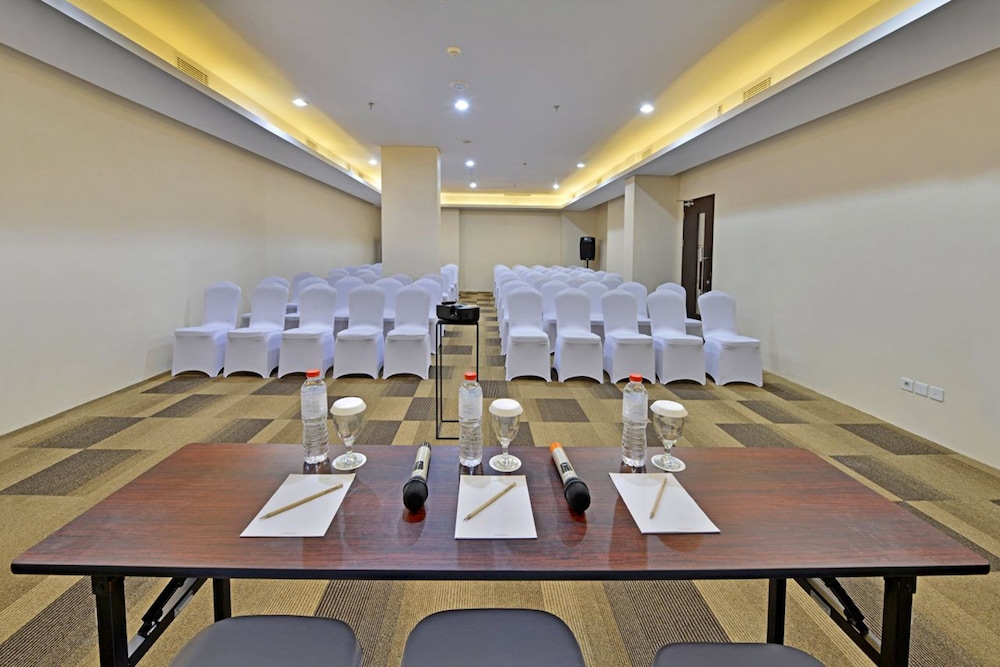 Whiz Prime Hotel Basuki Rahmat Malang 34/34