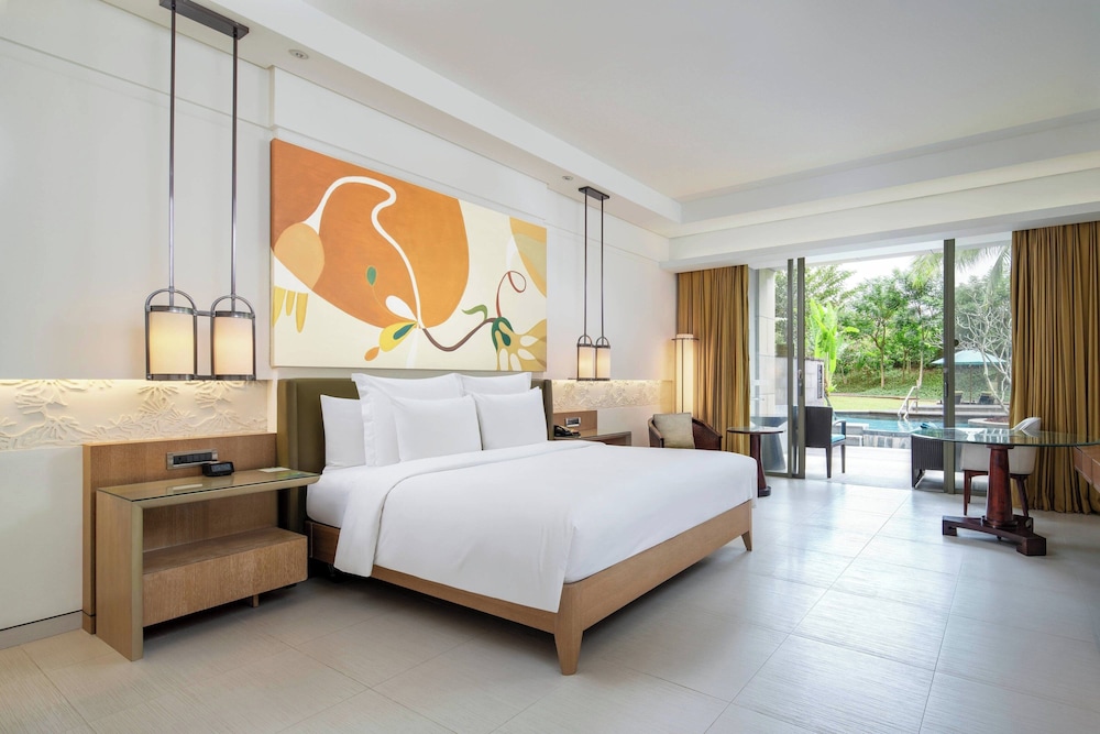 Room, King Bed, Pool Side