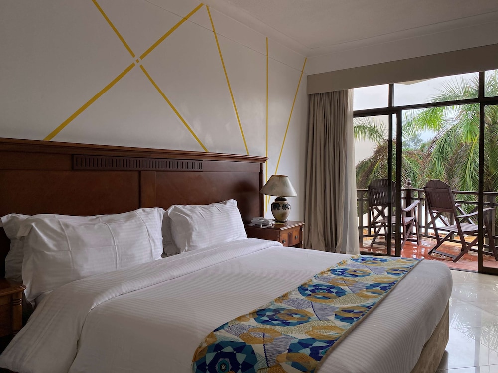 Golden Tulip Dar Es Salaam 12/71