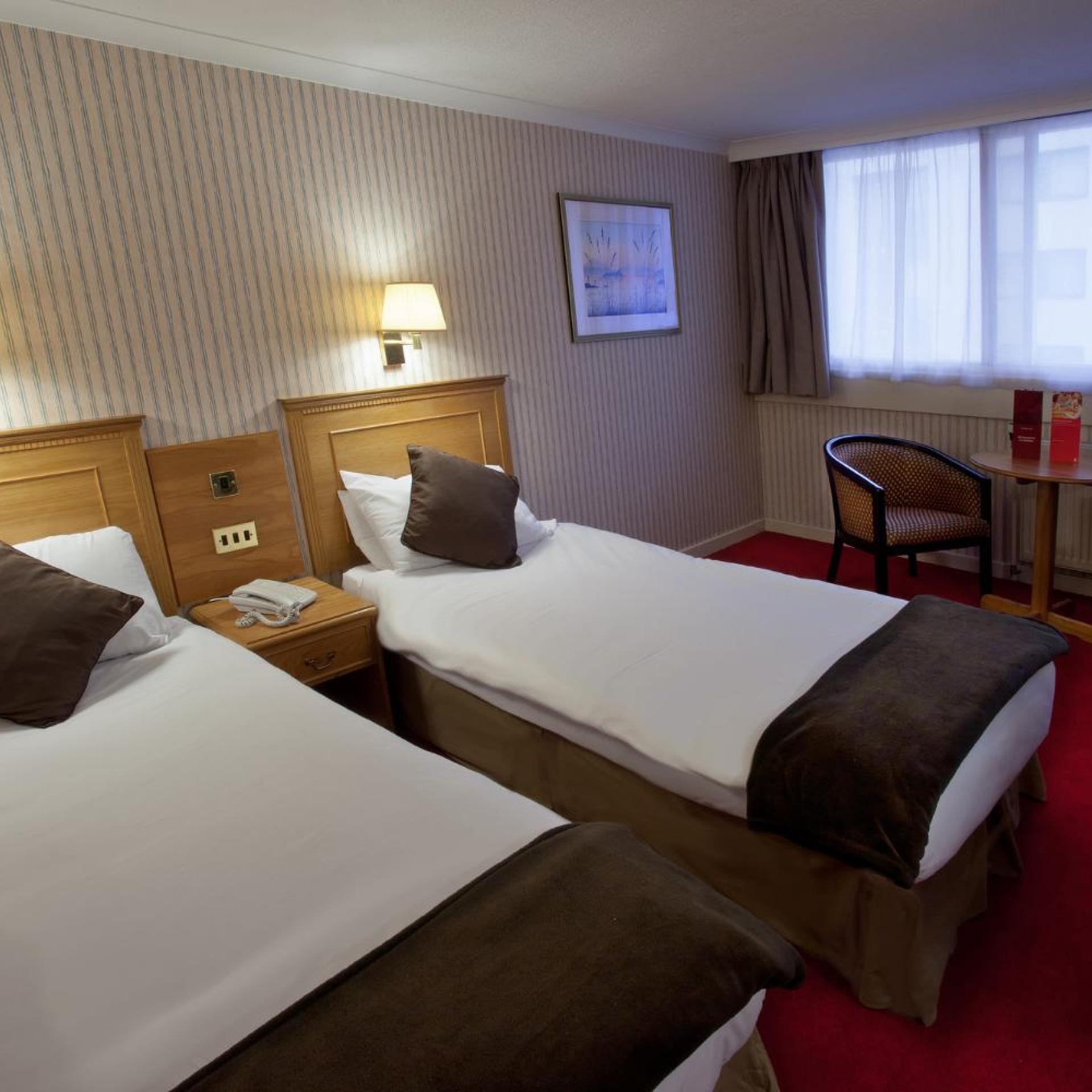 ROOM, TWIN BEDS