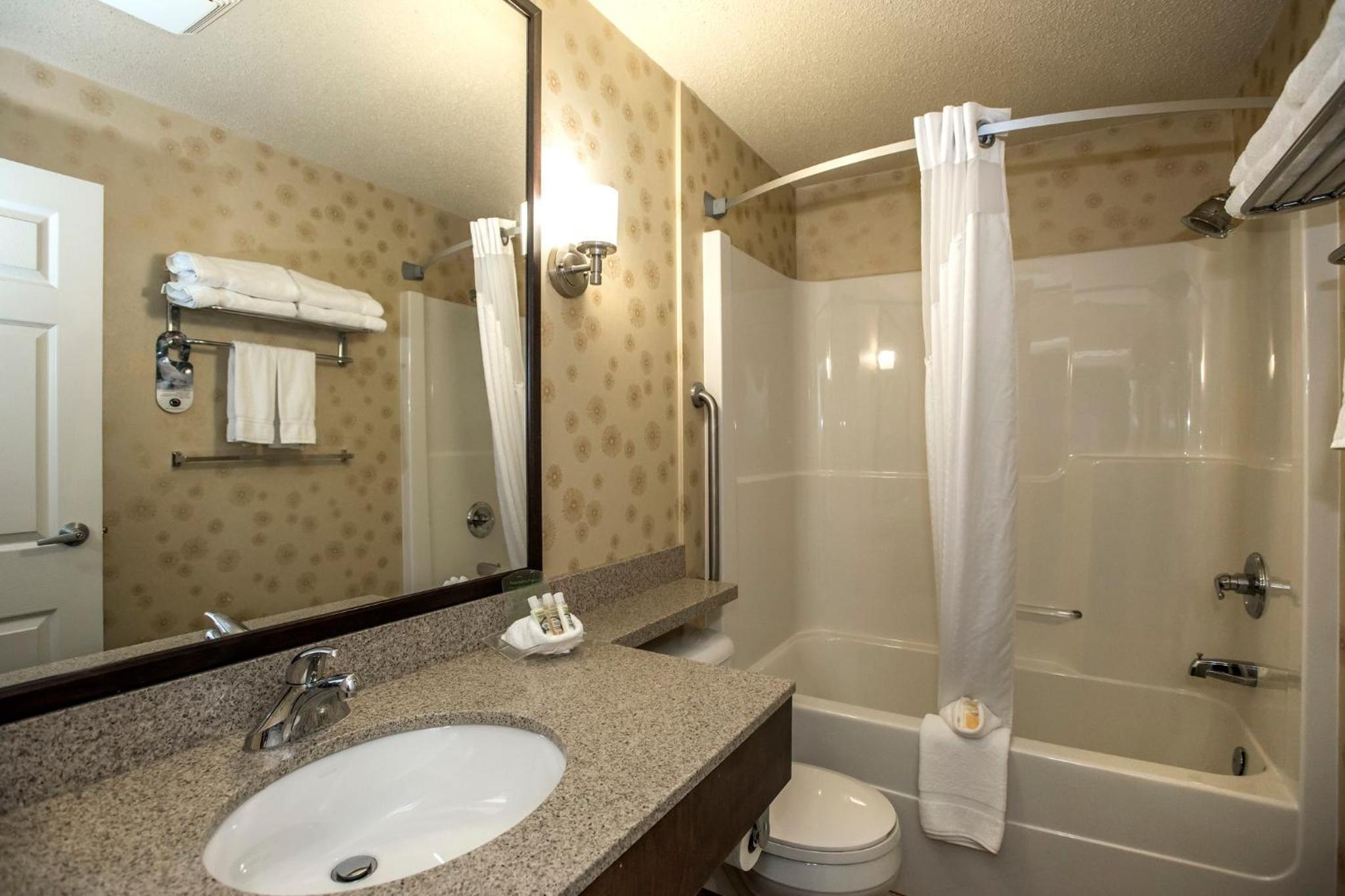 غرفة تنفيذية بسريرين كوين بغرفة نوم واحدة، HOLIDAY INN LETHBRIDGE 4/6