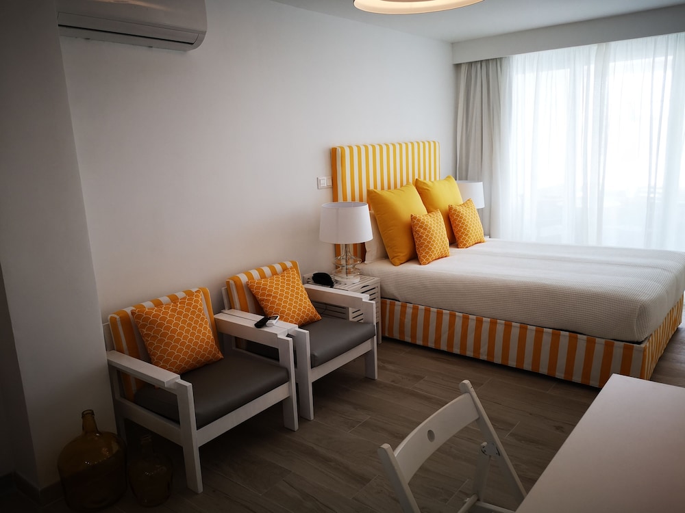 Room, Double Bed, Hot Tub, Courtyard Area
