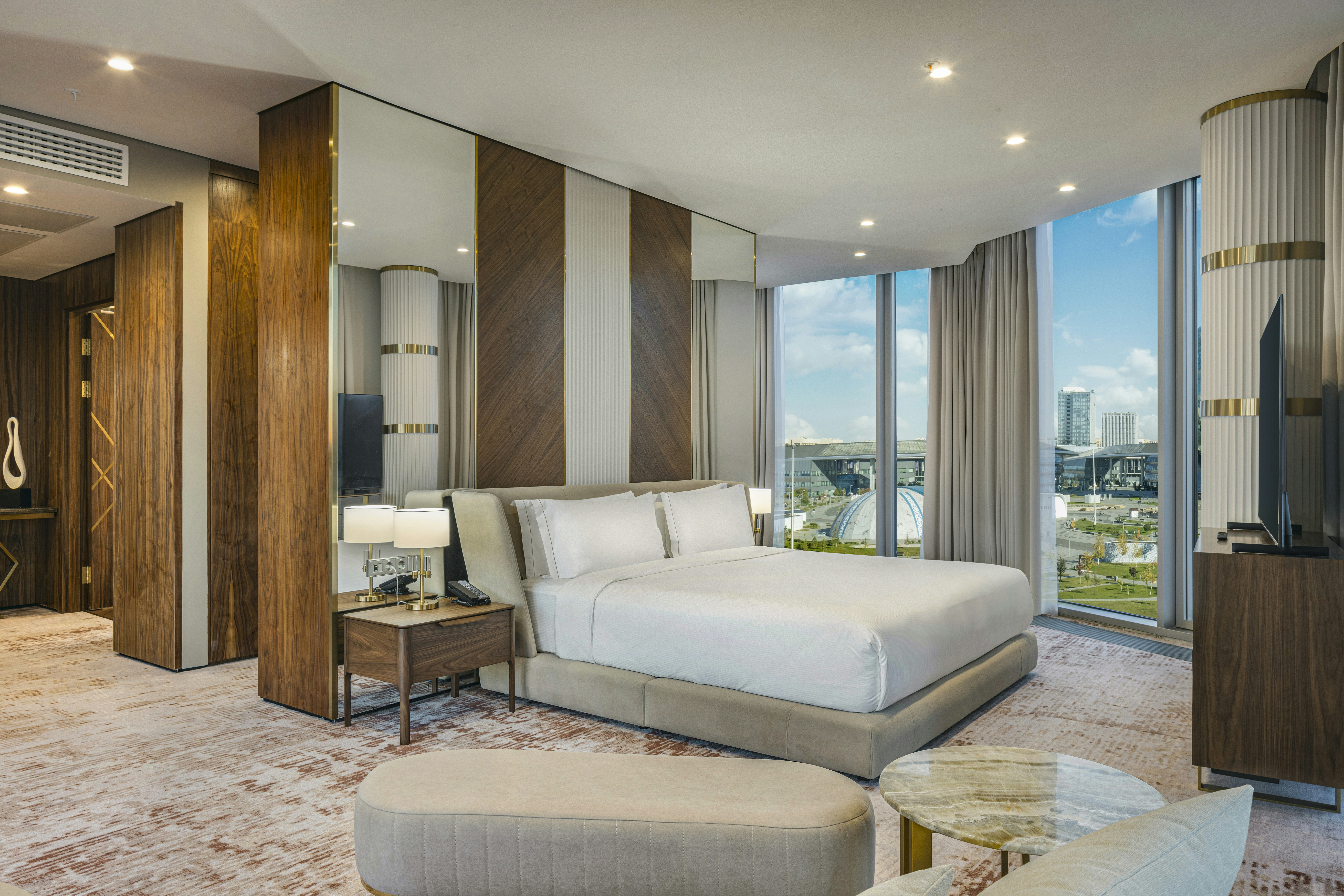 1 Bedroom, Ambassador, Suite, King Bed