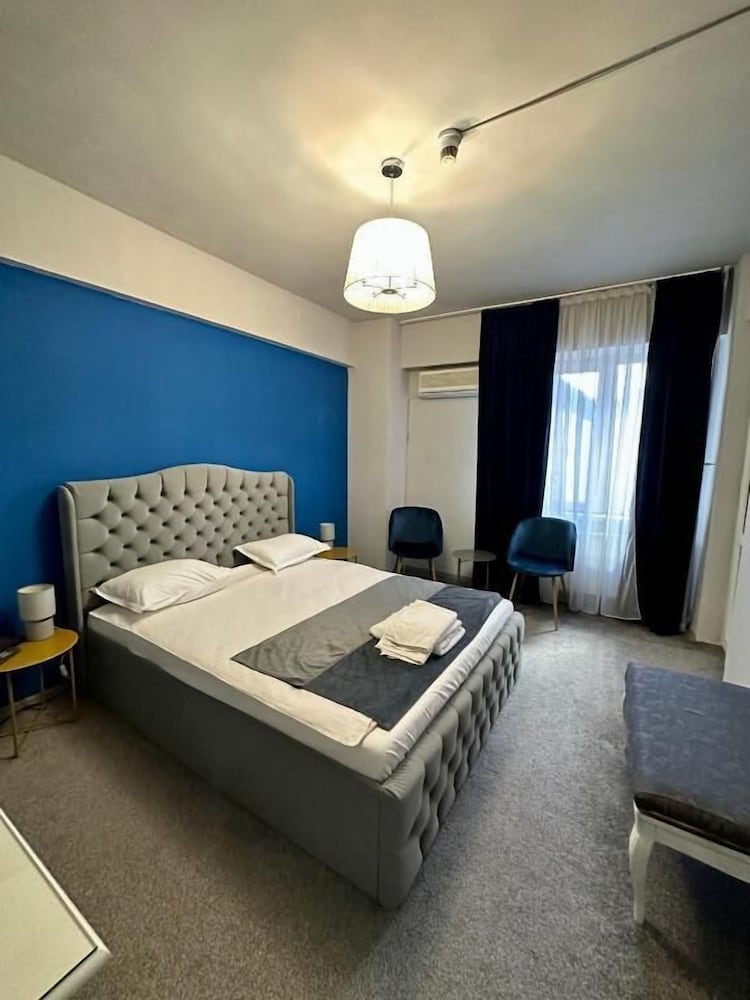 1 Bedroom, Superior, Queen Bed, City View, Smoking
