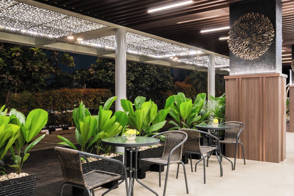 Mercure Jakarta Grogol 48/56