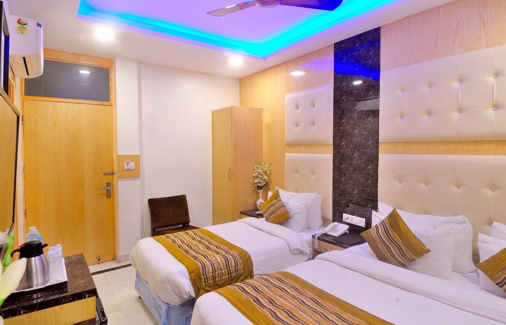 Check In Room RK Ashram 15/37
