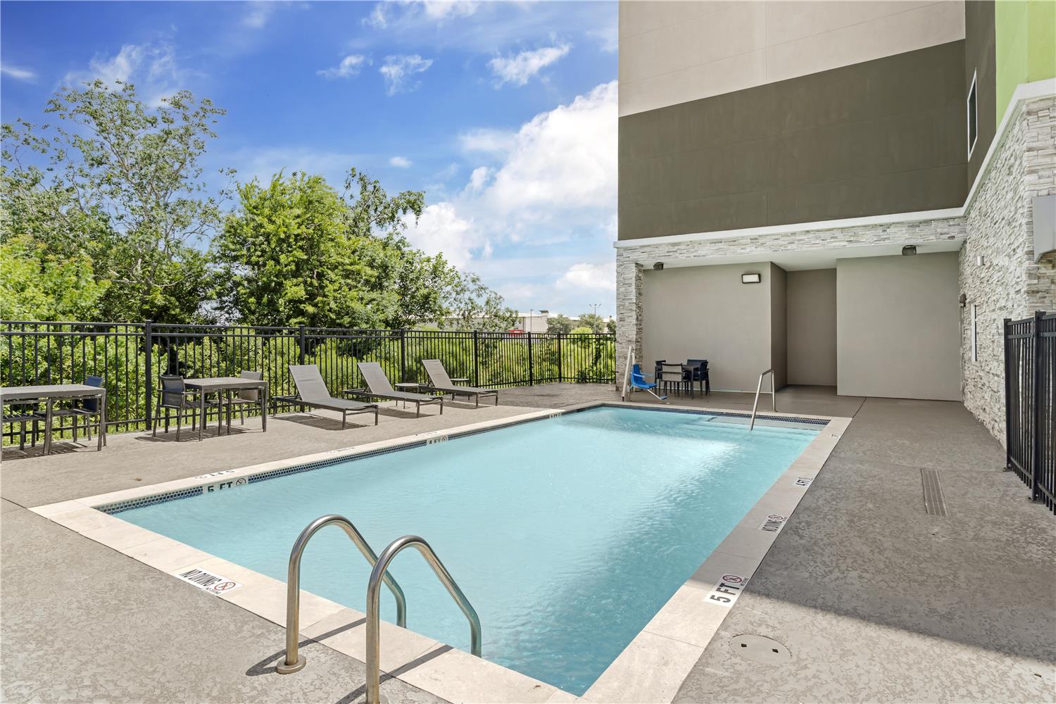 Best Western Plus Mid County 31/31