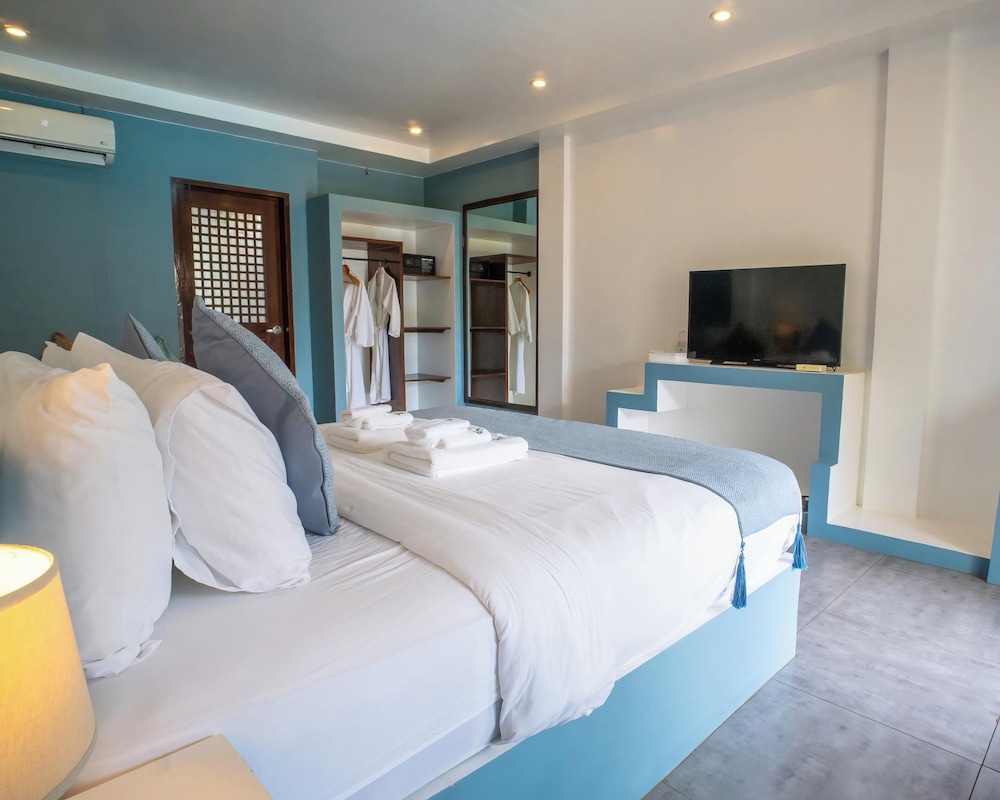 غرفة ديلوكس ثلاثية بسرير كينج مع أريكة، Amihan Resort 4/10