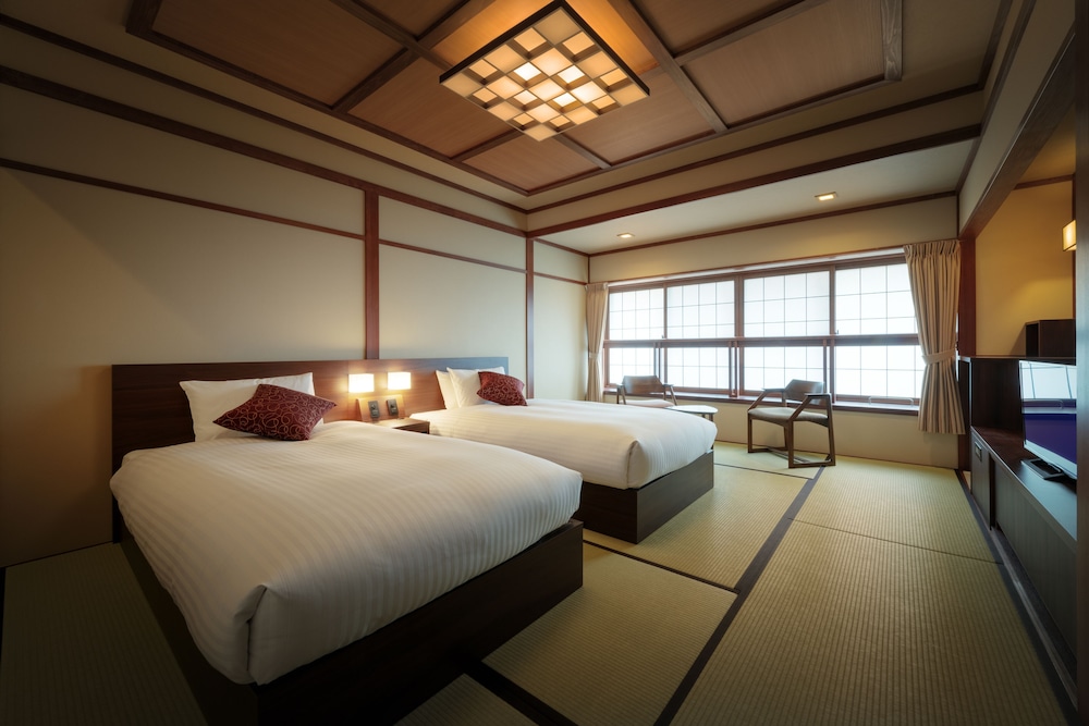 JAPANESE, MODERN, TWIN BEDS, NO BATHROOM