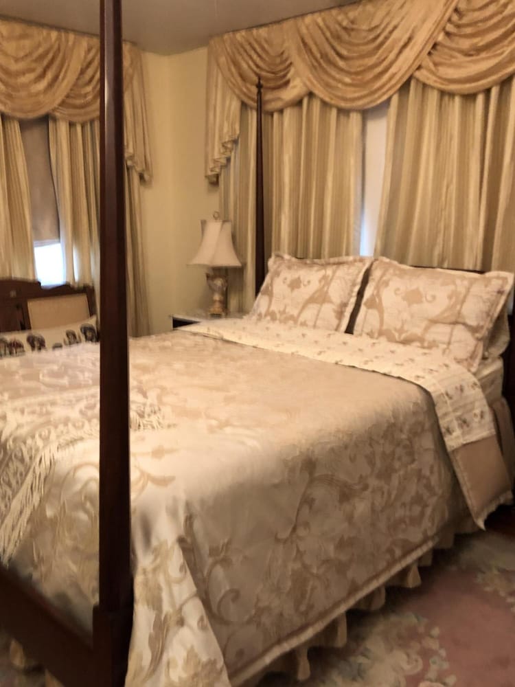 Angie's B&B 12/41