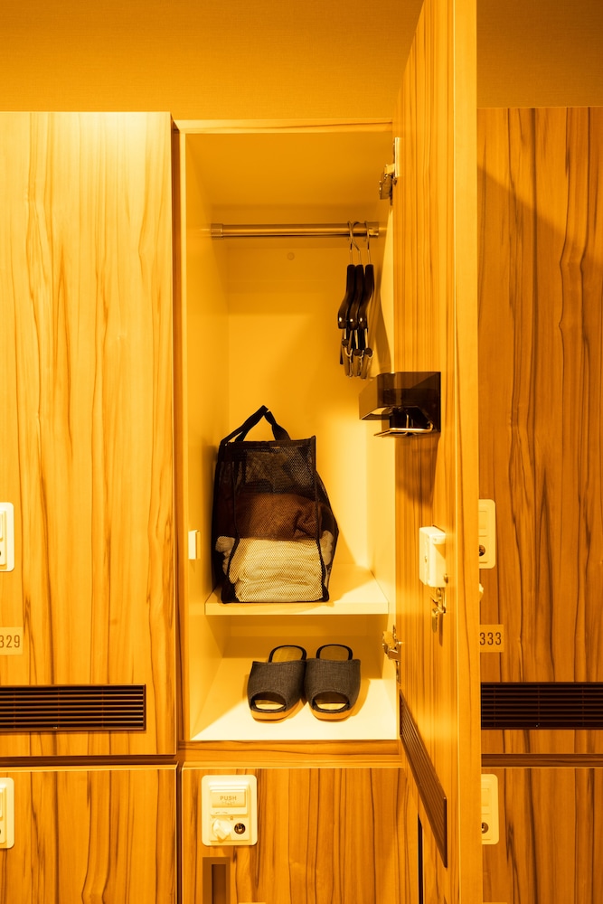 Global Cabin Yokohamachukagai 50/69
