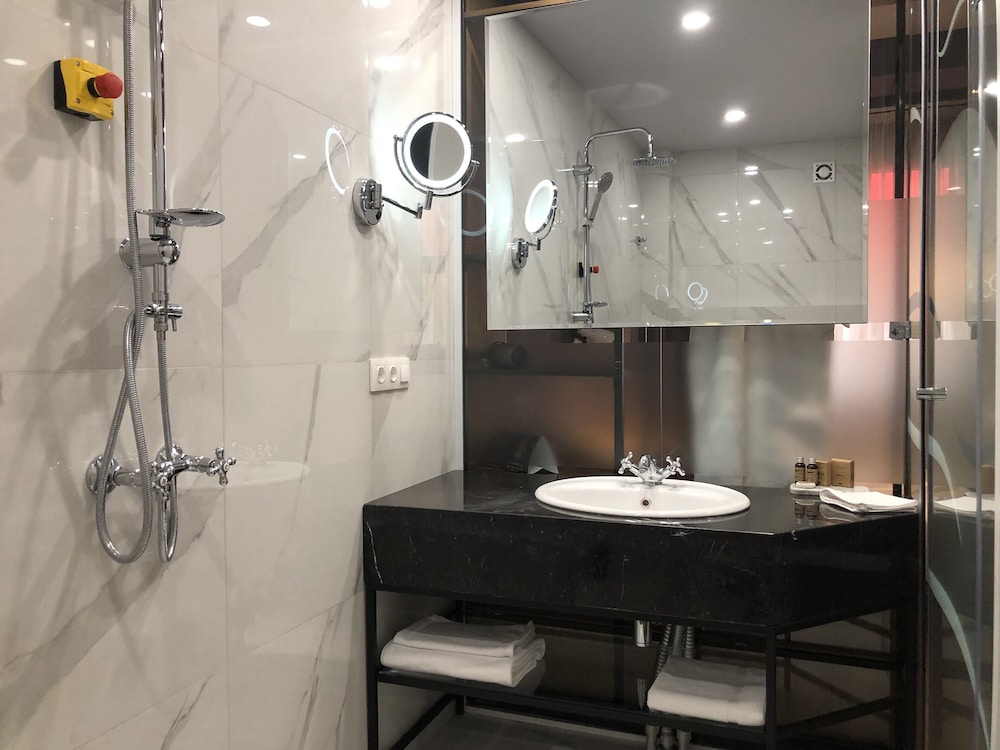 Elle Boutique Hotel 64/69