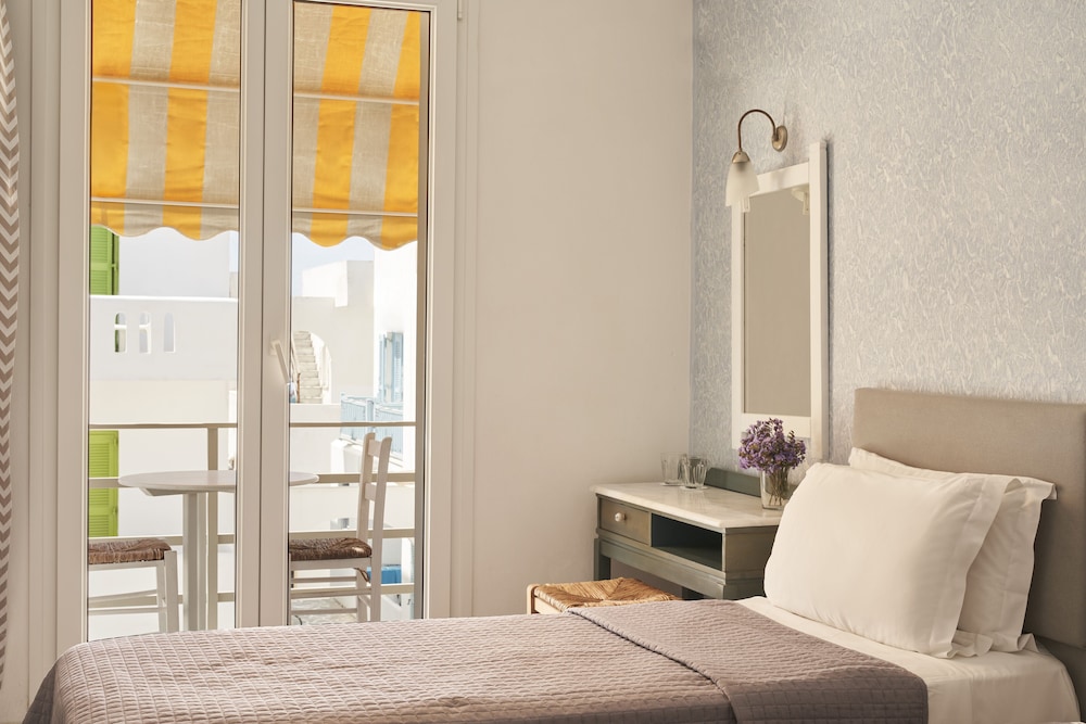 Polos Hotel Paros 41/90