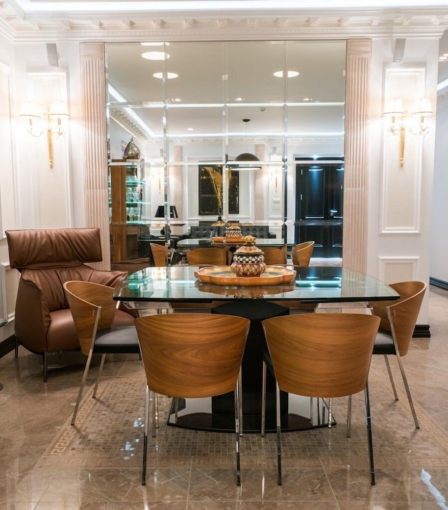 Diamond Suites 60/73