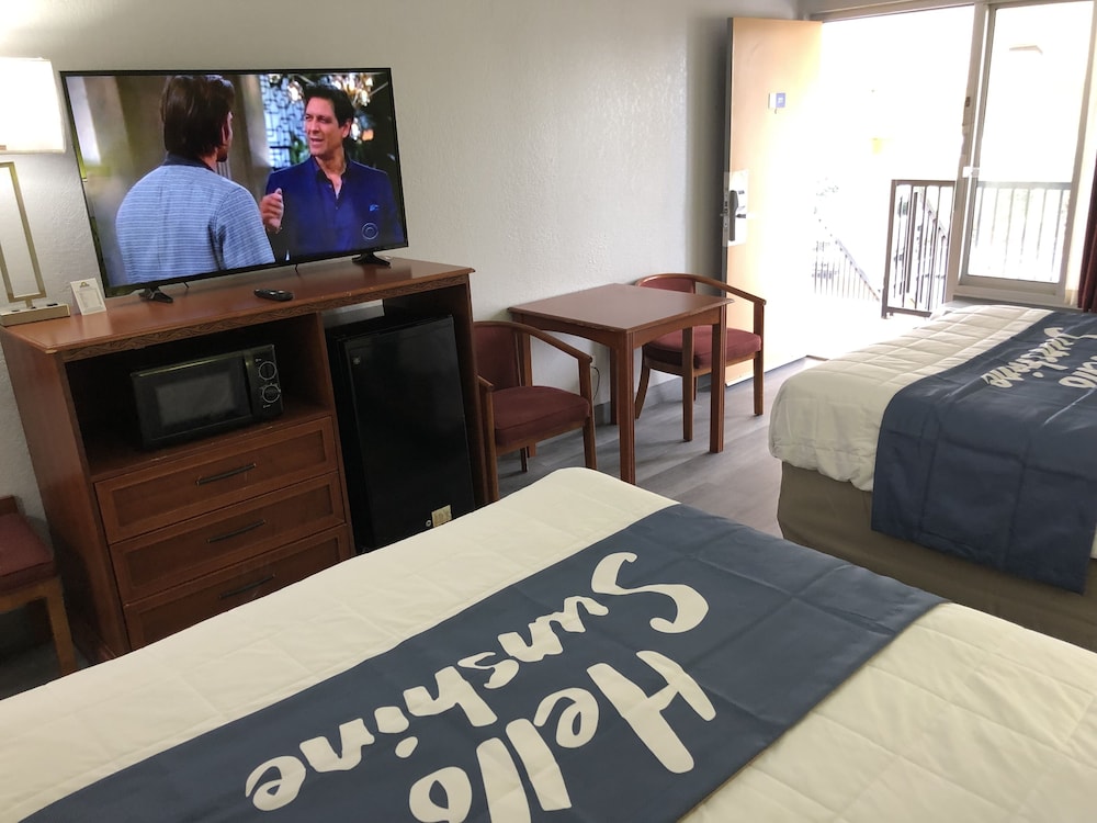 Days Inn by Wyndham Shorter 19/24