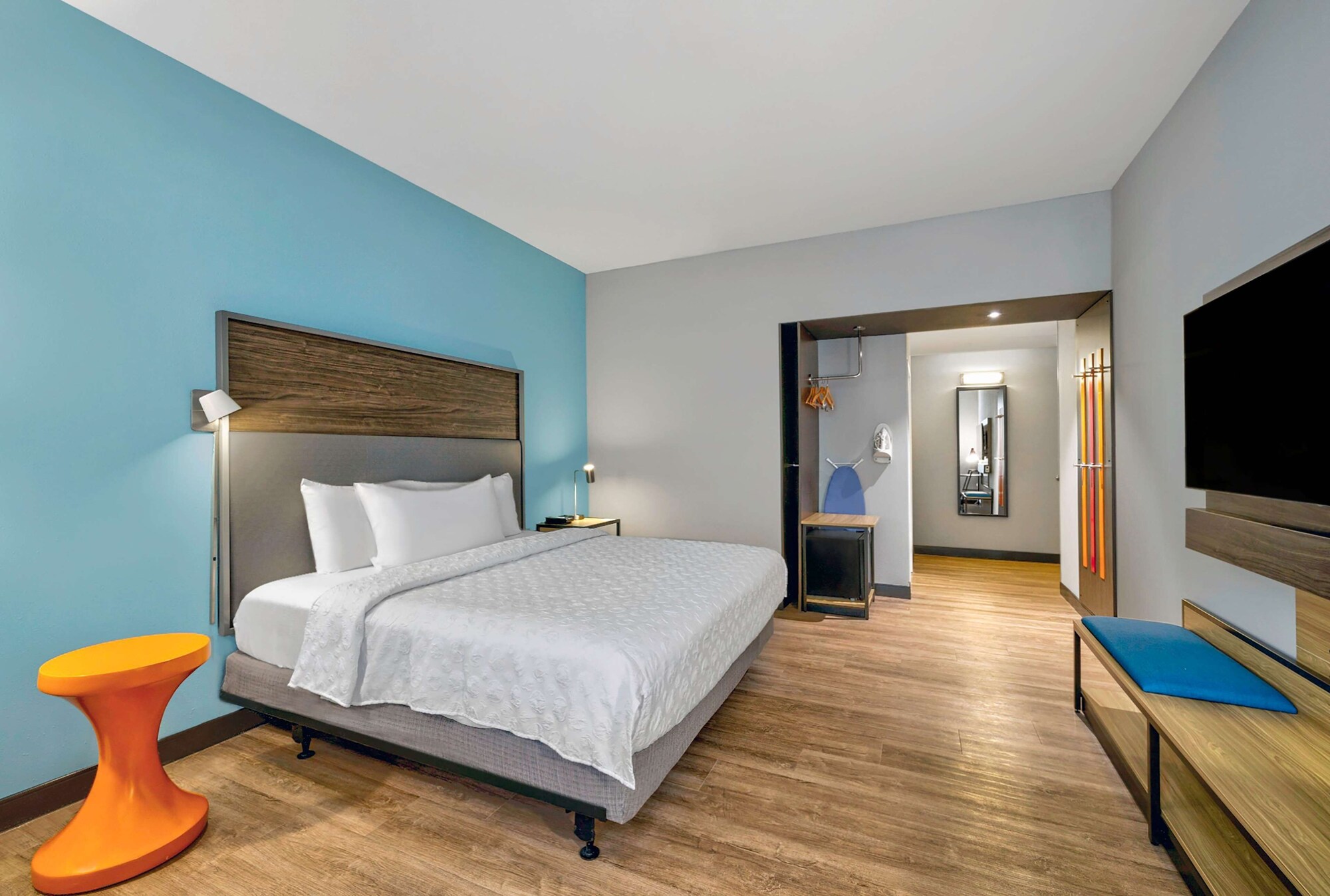 ROOM, KING BED, ACCESSIBLE