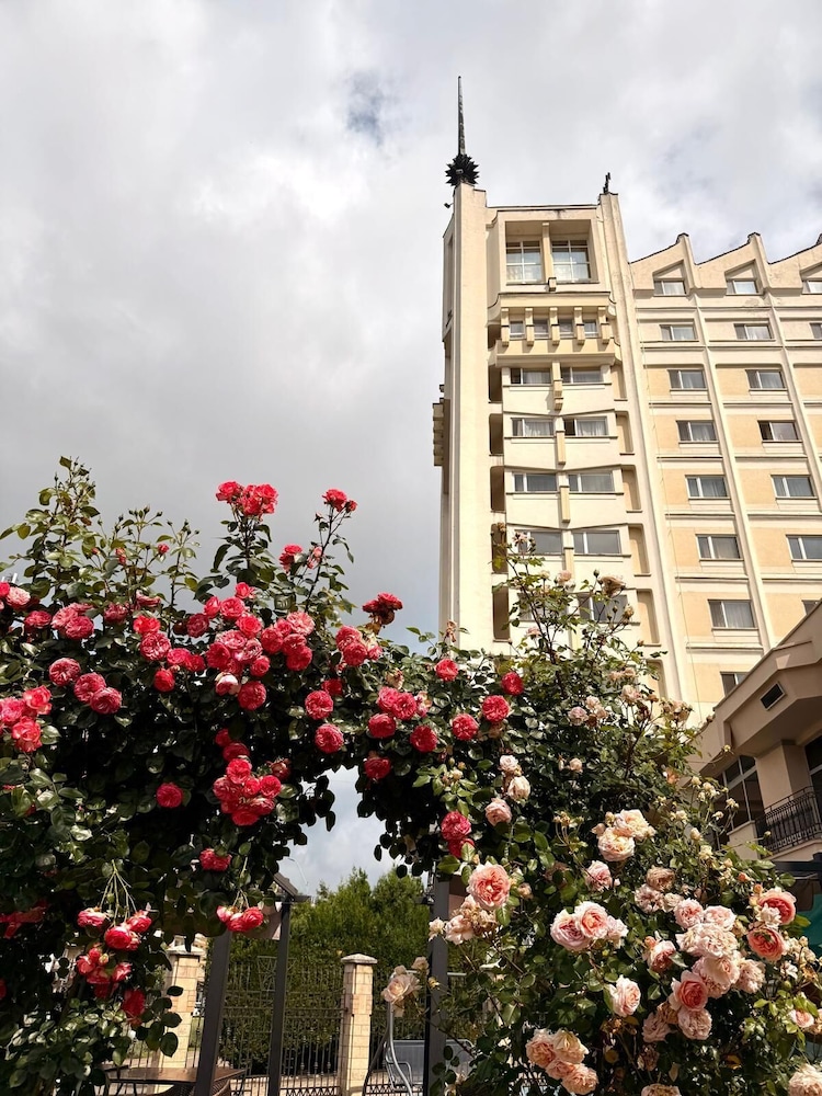 Mara Hotel 2/62