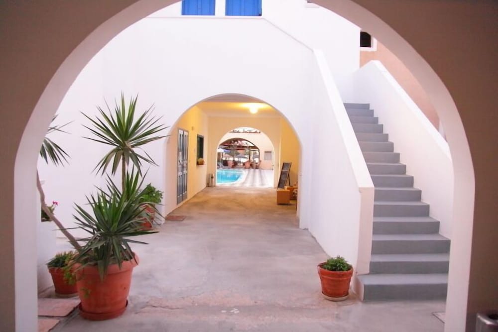 Levante Beach Hotel 12/65
