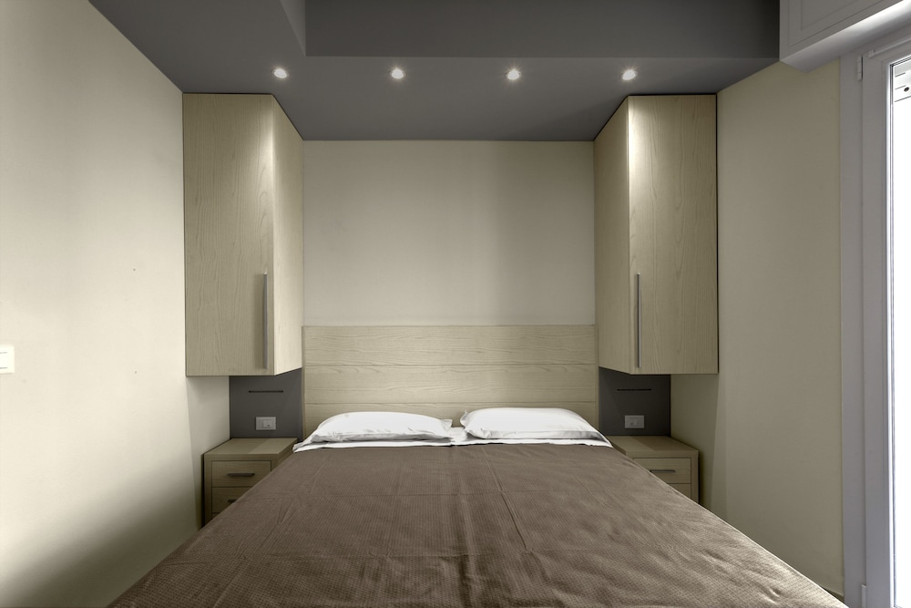 Hotel Scarlet 10/47