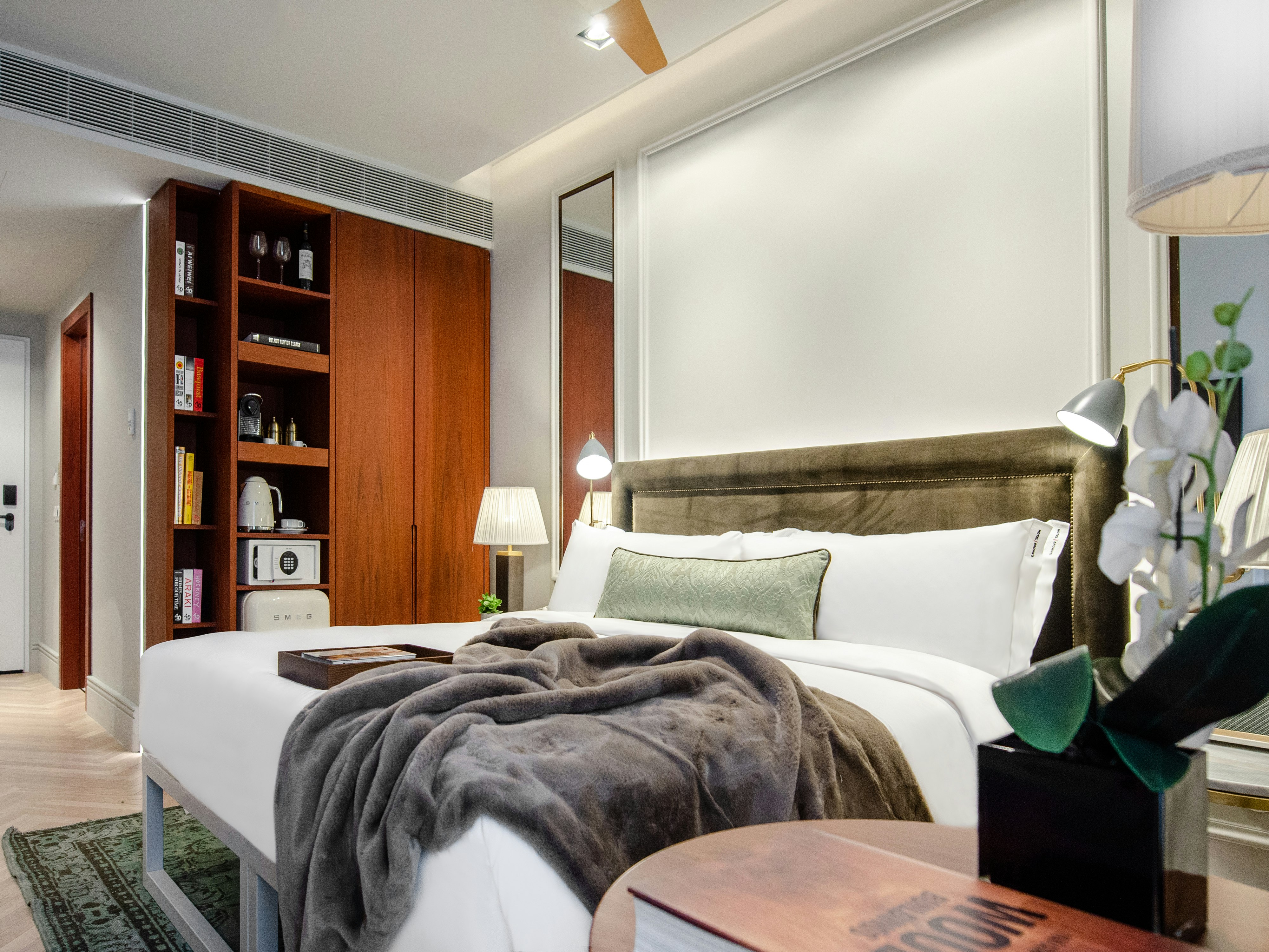 HISTORICAL, SUPERIOR, QUEEN BED