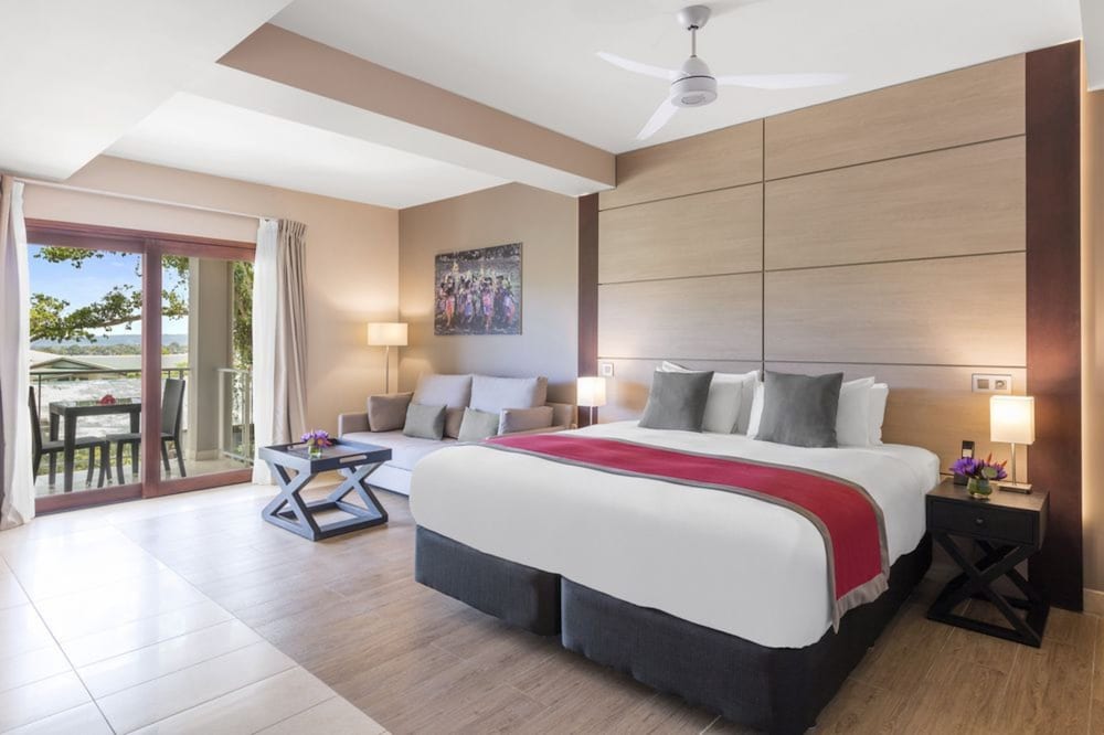 STUDIO, KING BED, STAIR ACCESS ONLY, SOFA