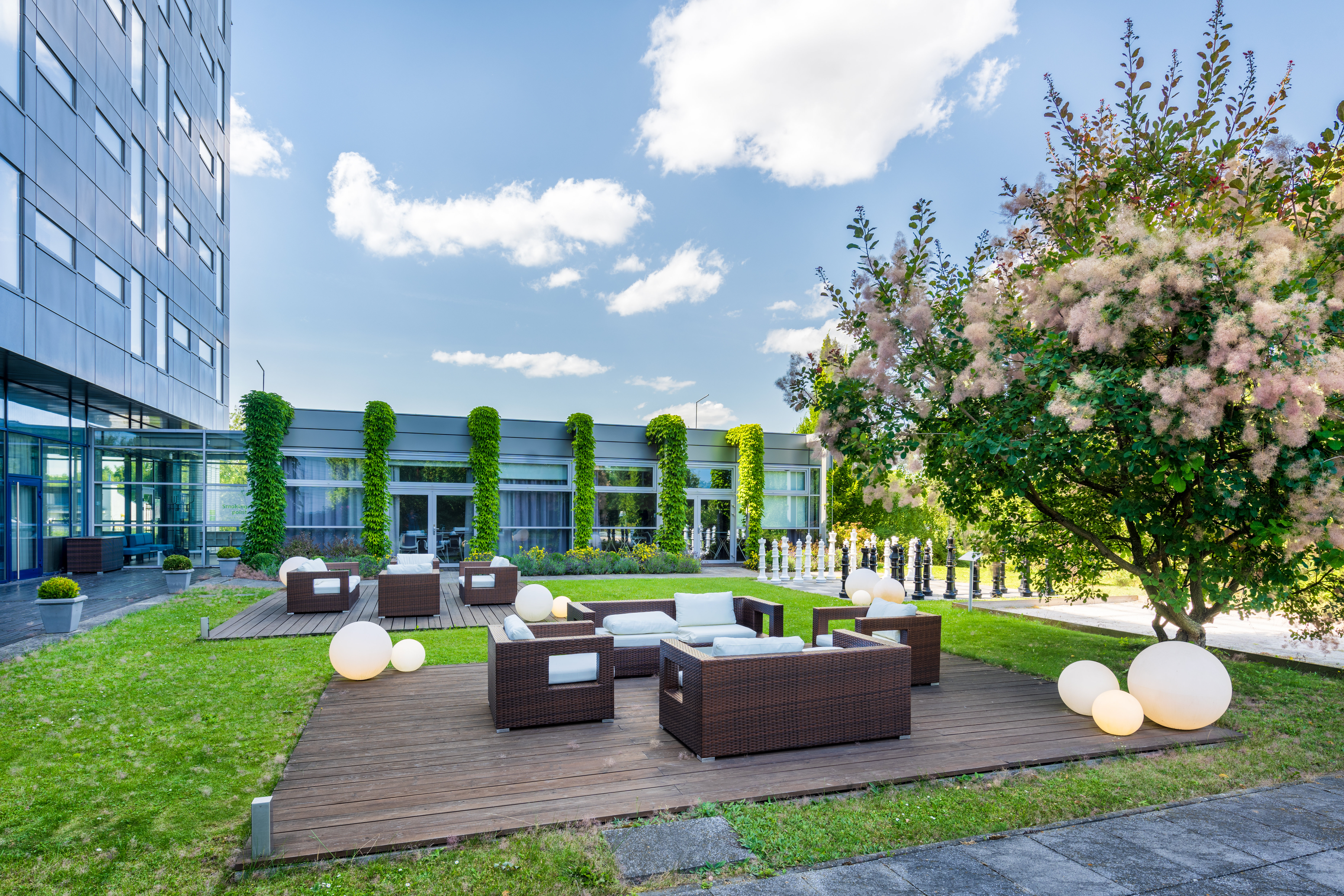 HOLIDAY INN PRAGUE AIRPORT 74/76