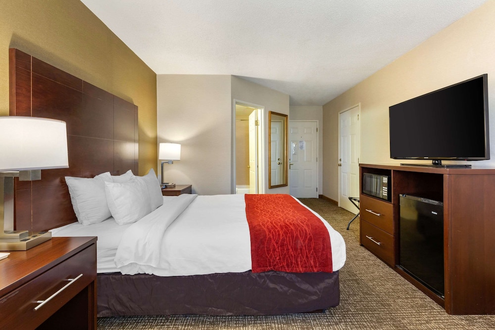 Comfort Inn Auburn-Worcester 6/46