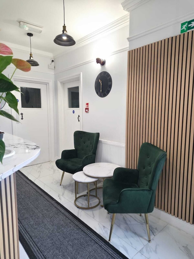 Golders Park Hotel 43/65
