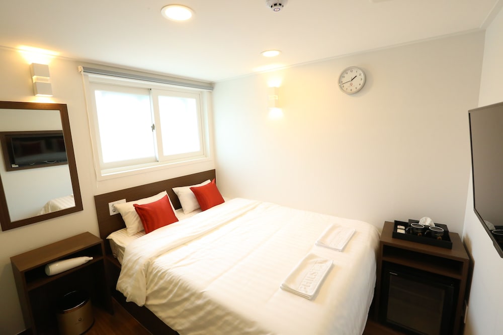 TRIPSTAY Myeongdong 10/31