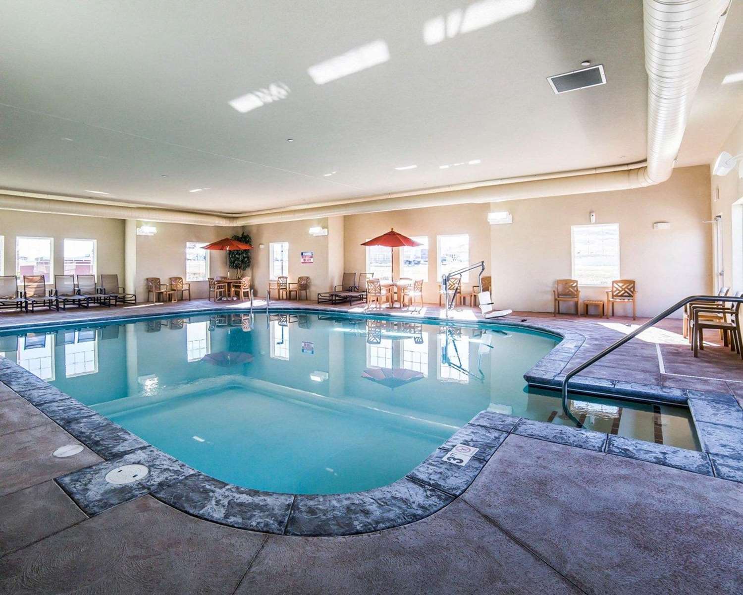 swimming pool spa