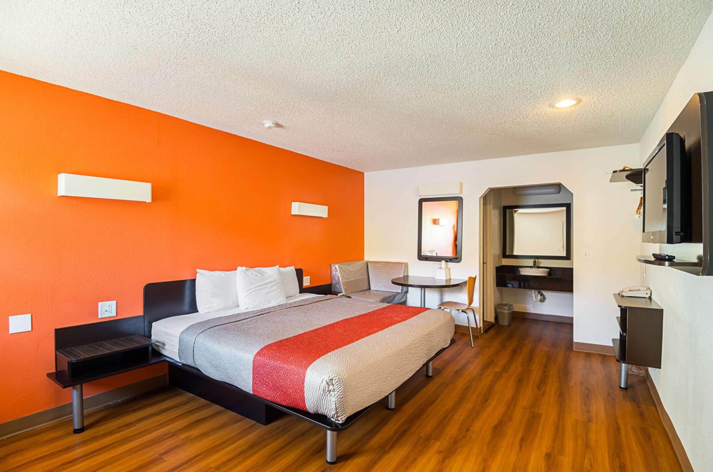 Room at Motel6 Blue Springs, MO, BLUE SPRINGS - MO