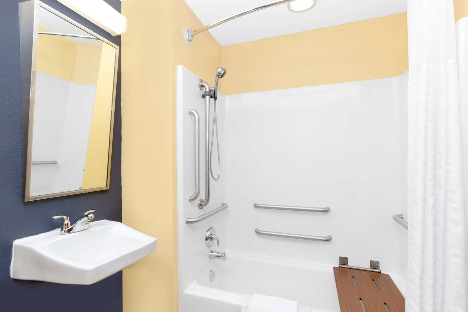 Microtel Inn & Suites by Wyndham Kearney 10/10